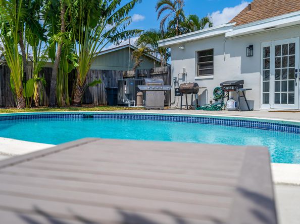 337 Cypress Lane, Palm Springs FL 33461