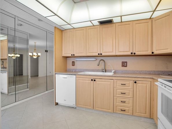 2202 Lucaya Bnd D4, Coconut Creek FL 33066