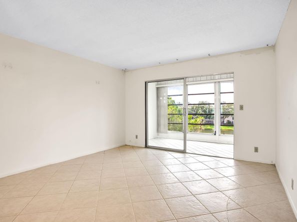 2202 Lucaya Bnd D4, Coconut Creek FL 33066
