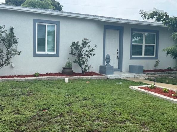 2329 West Dr, West Palm Beach FL 33409