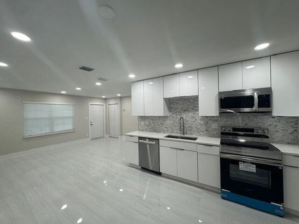 2329 West Dr, West Palm Beach FL 33409