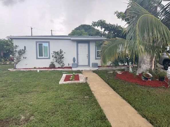 2329 West Dr, West Palm Beach FL 33409