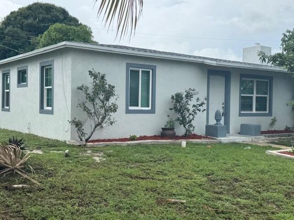 2329 West Dr, West Palm Beach FL 33409