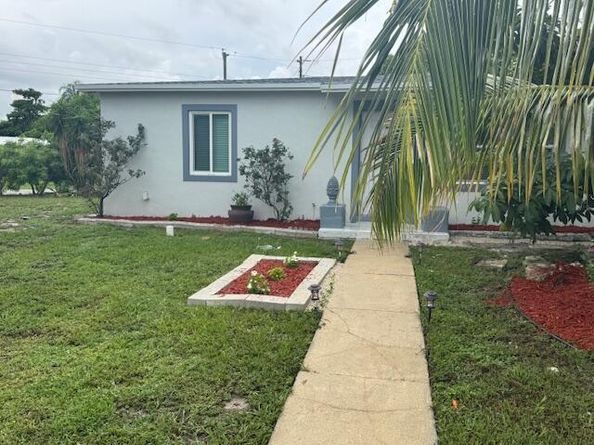 2329 West Dr, West Palm Beach FL 33409