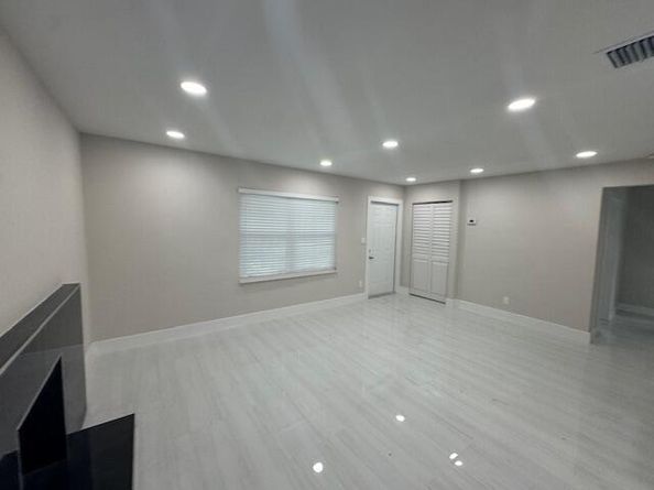 2329 West Dr, West Palm Beach FL 33409