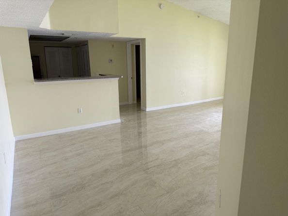 5061 Wiles Rd 202, Coconut Creek FL 33073