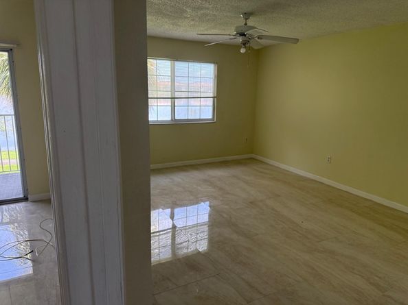 5061 Wiles Rd 202, Coconut Creek FL 33073