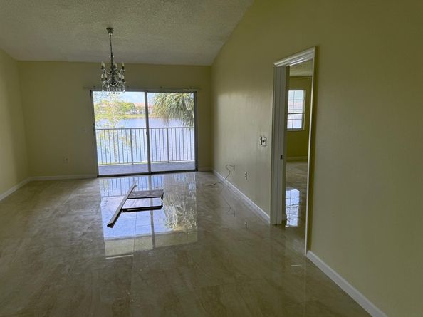 5061 Wiles Rd 202, Coconut Creek FL 33073