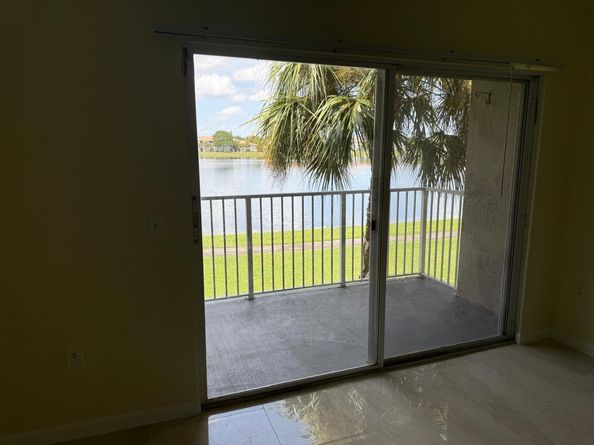 5061 Wiles Rd 202, Coconut Creek FL 33073