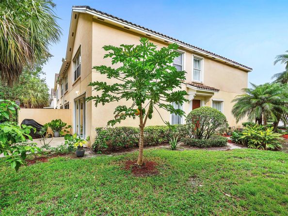 1031 Pinewood Lake Court, Greenacres FL 33415