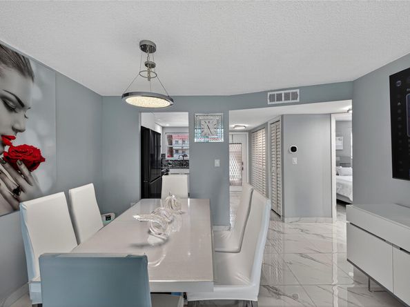 2931 Sunrise Lakes Dr 201, Sunrise FL 33322