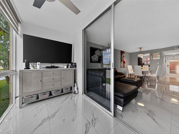 2931 Sunrise Lakes Dr 201, Sunrise FL 33322