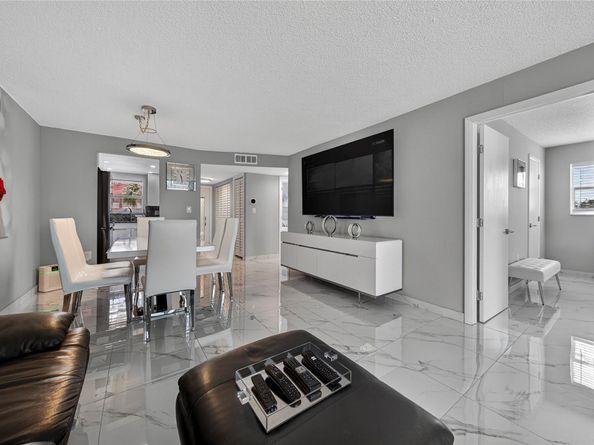 2931 Sunrise Lakes Dr 201, Sunrise FL 33322