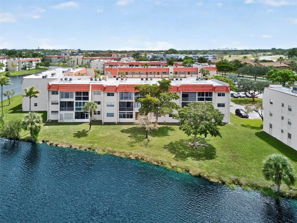 2931 Sunrise Lakes Dr 201, Sunrise FL 33322