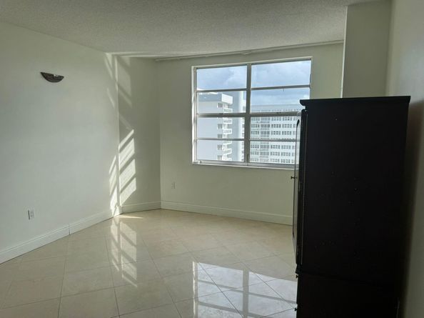 1980 S Ocean Dr 20Q, Hallandale Beach FL 33009