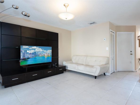 14015 N Forest Oak Cir 14015, Davie FL 33325