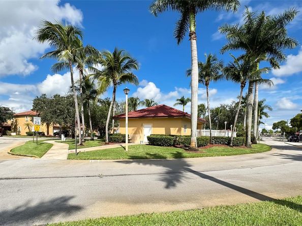 14015 N Forest Oak Cir 14015, Davie FL 33325