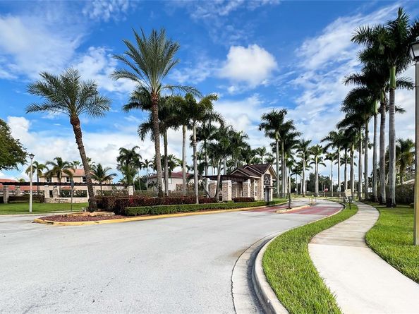 14015 N Forest Oak Cir 14015, Davie FL 33325