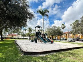 14015 N Forest Oak Cir 14015, Davie FL 33325