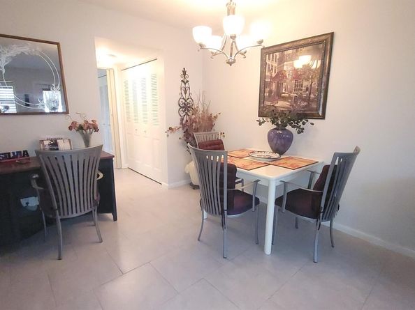 402 Windsor R, West Palm Beach FL 33417