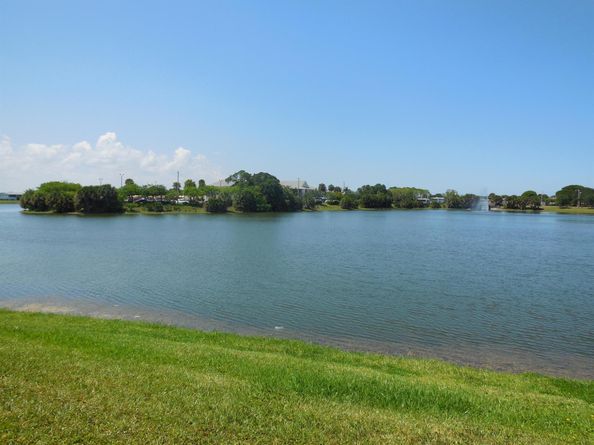 402 Windsor R, West Palm Beach FL 33417