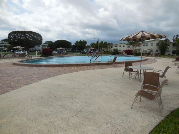 402 Windsor R, West Palm Beach FL 33417