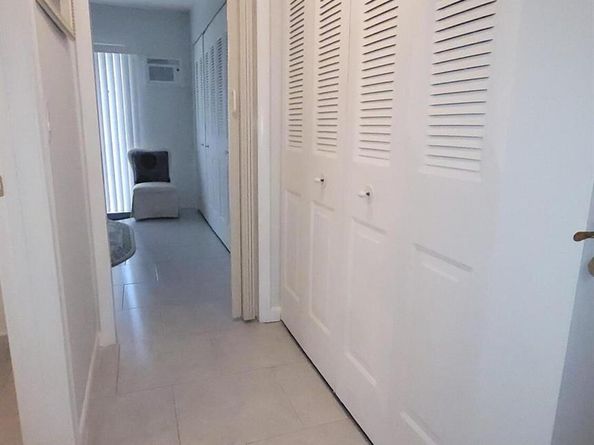 402 Windsor R, West Palm Beach FL 33417