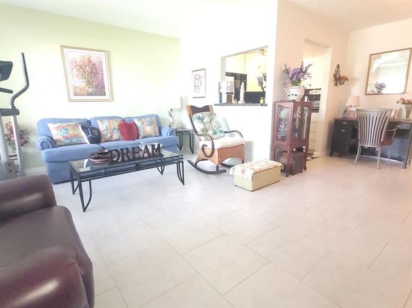 402 Windsor R, West Palm Beach FL 33417