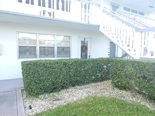 402 Windsor R, West Palm Beach FL 33417