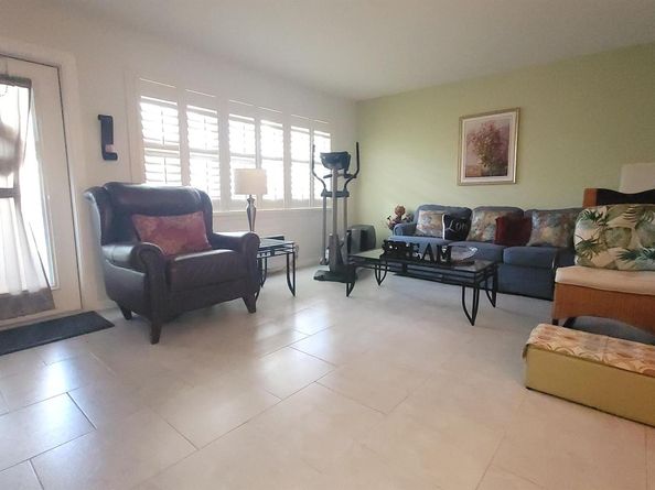 402 Windsor R, West Palm Beach FL 33417