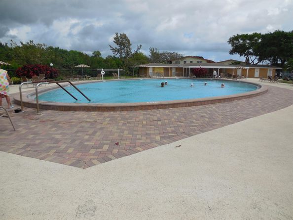 402 Windsor R, West Palm Beach FL 33417
