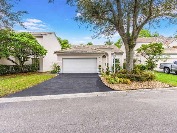 3864 Wilderness Way, Coral Springs FL 33065