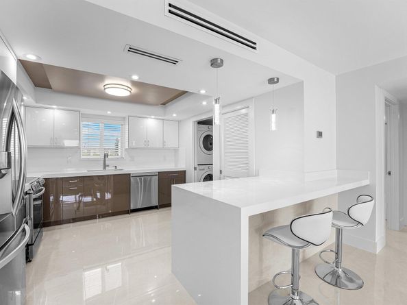 301 Lake Shore Drive 411, Lake Park FL 33403