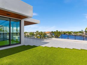 1555 SE 14th Ct, Deerfield Beach FL 33441