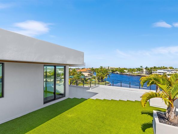 1555 SE 14th Ct, Deerfield Beach FL 33441