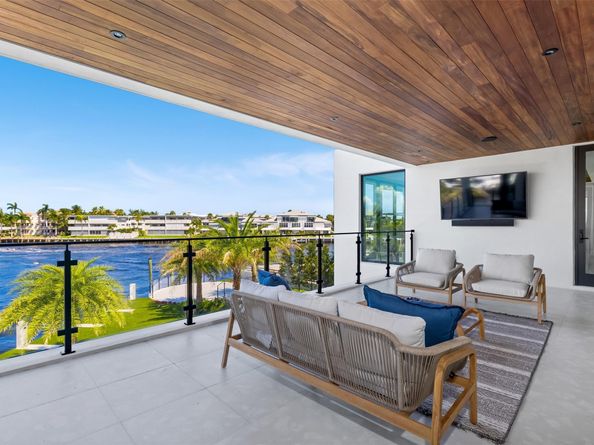 1555 SE 14th Ct, Deerfield Beach FL 33441