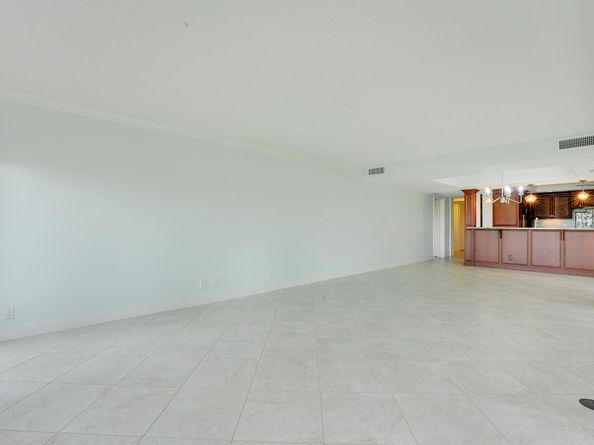 1660 Twelve Oaks Way 106 [50' Slip & Lift Incl, North Palm Beach FL 33408