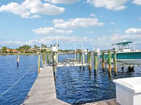 1660 Twelve Oaks Way 106 [50' Slip & Lift Incl, North Palm Beach FL 33408
