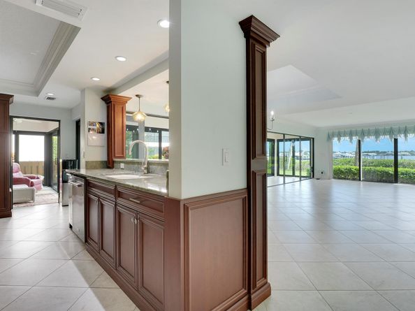 1660 Twelve Oaks Way 106 [50' Slip & Lift Incl, North Palm Beach FL 33408
