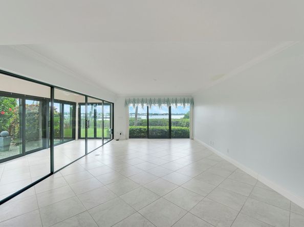1660 Twelve Oaks Way 106 [50' Slip & Lift Incl, North Palm Beach FL 33408