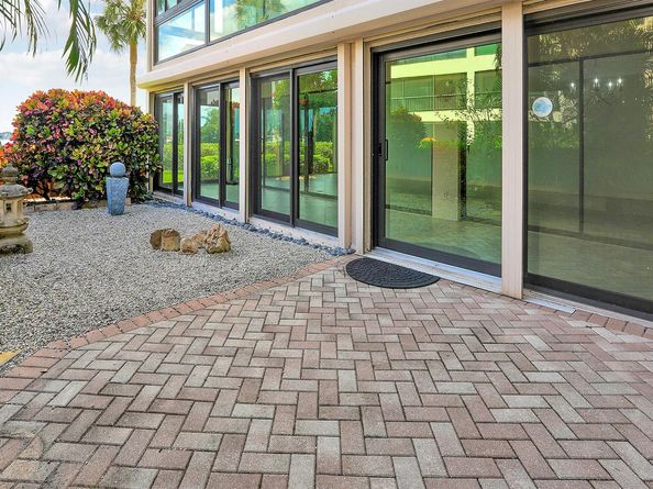 1660 Twelve Oaks Way 106 [50' Slip & Lift Incl, North Palm Beach FL 33408