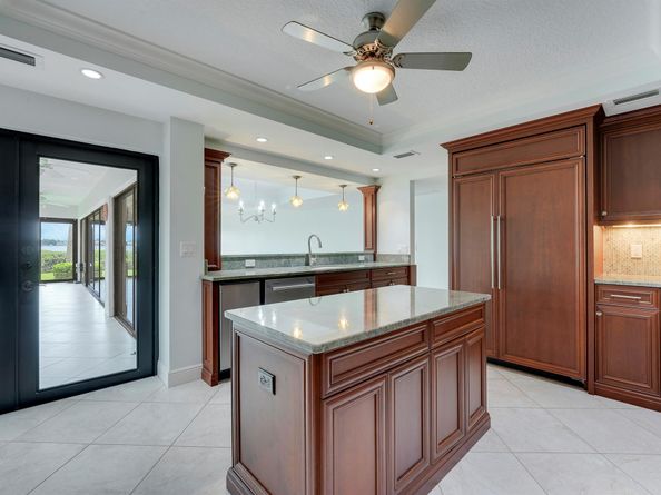 1660 Twelve Oaks Way 106 [50' Slip & Lift Incl, North Palm Beach FL 33408