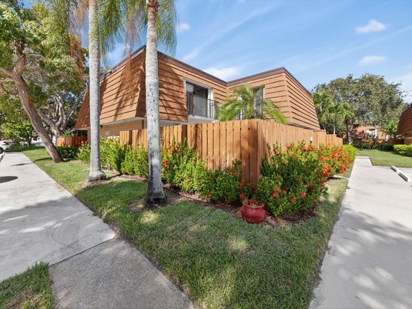 2524 25th Court, Jupiter FL 33477