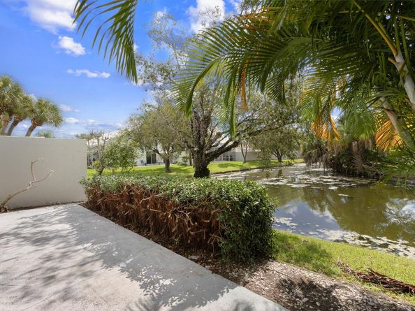 5 Brighton Court, Palm Beach Gardens FL 33418