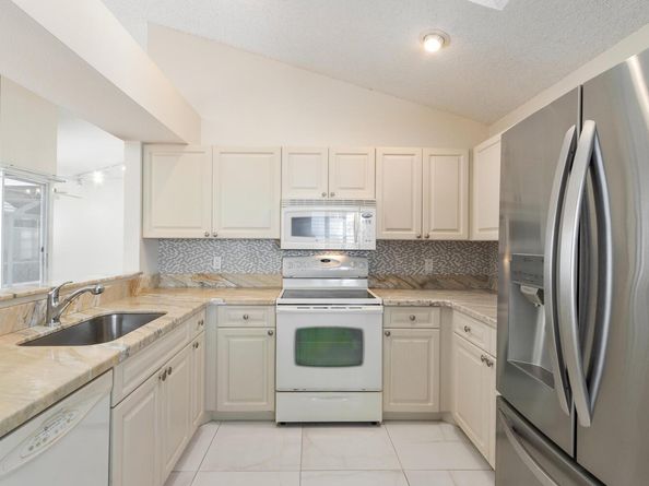 5 Brighton Court, Palm Beach Gardens FL 33418