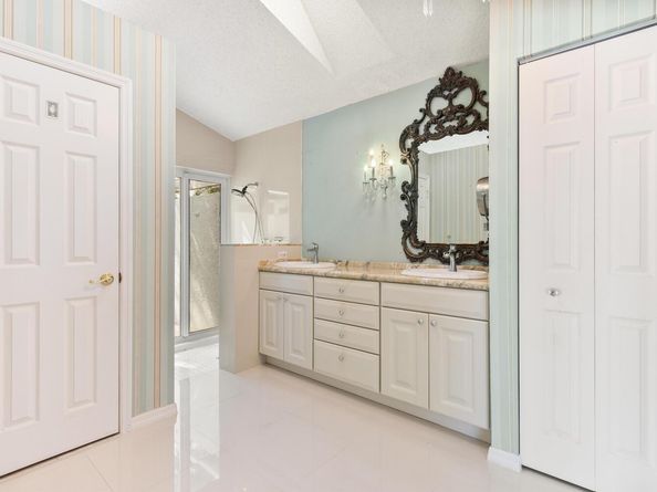 5 Brighton Court, Palm Beach Gardens FL 33418