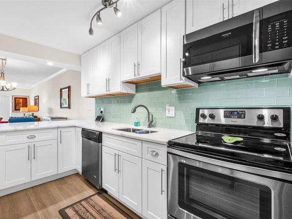 3050 NE 16th Ave 202, Oakland Park FL 33334