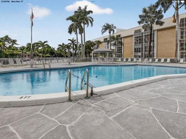 3050 NE 16th Ave 202, Oakland Park FL 33334