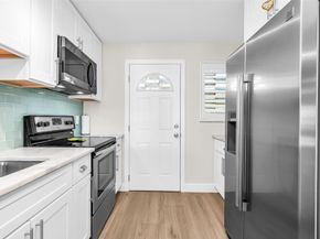 3050 NE 16th Ave 202, Oakland Park FL 33334