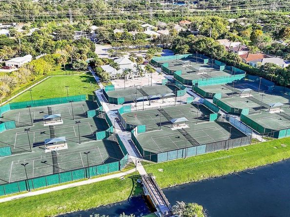 7524 N Blue Spring Dr, Parkland FL 33067